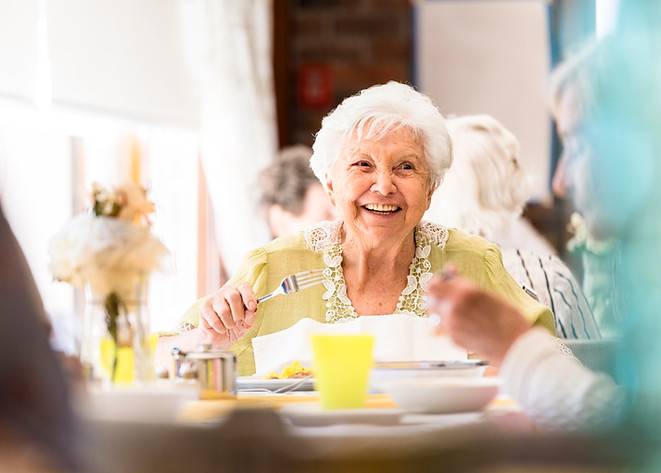 Sorrindo, mulher sênior